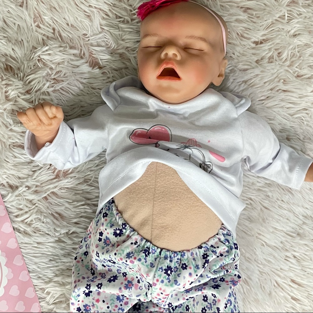 Reborn life-like infant doll Happy Day cloth body - Picture 5 of 9